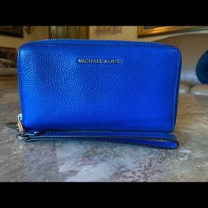 Michael Kors Large Leather Smartphone Wristlet